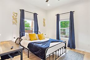 3br-2ba Cityscape Haven With Panoramic Tower View