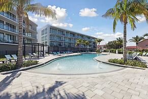 475 Strand Dr