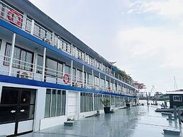 Oasis Floating Hotel Yangon