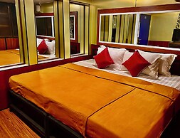 Oasis Floating Hotel Yangon