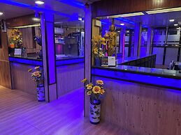 Oasis Floating Hotel Yangon