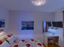 Sunset Tides Apartments With Terrace and Sea View