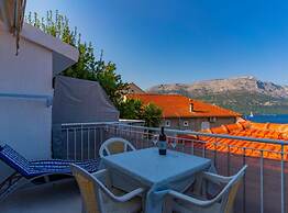 Sunset Tides Apartments With Terrace and Sea View