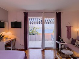 Sunset Tides Apartments With Terrace and Sea View