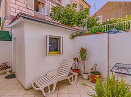 Sunset Tides Apartments With Terrace and Sea View