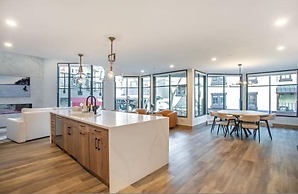 Diamond-rated 2BR Condo in Heart of Vail Village - Center Place