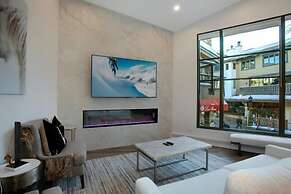 Diamond-rated 2BR Condo in Heart of Vail Village - Center Place