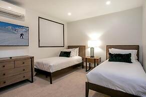 Diamond-rated 2BR Condo in Heart of Vail Village - Center Place