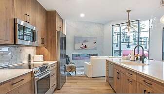 Diamond-rated 2BR Condo in Heart of Vail Village - Center Place