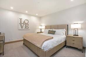 Diamond-rated 2BR Condo in Heart of Vail Village - Center Place