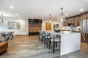 Diamond-rated 2BR Condo in Heart of Vail Village - Center Place
