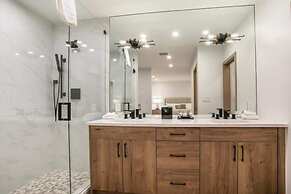 Diamond-rated 2BR Condo in Heart of Vail Village - Center Place