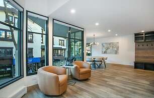 Diamond-rated 2BR Condo in Heart of Vail Village - Center Place