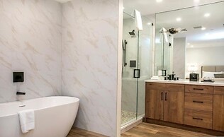 Diamond-rated 2BR Condo in Heart of Vail Village - Center Place