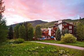 Modern 2 Bedroom Condo at the Base of Vail Mountain Next to Gondola On