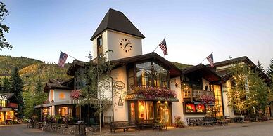 Modern 2 Bedroom Condo at the Base of Vail Mountain Next to Gondola On