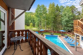 Modern 2 Bedroom Condo at the Base of Vail Mountain Next to Gondola On