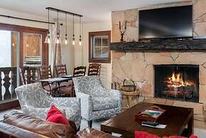 Modern 2 Bedroom Condo at the Base of Vail Mountain Next to Gondola On