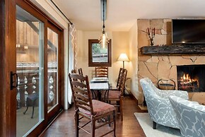 Modern 2 Bedroom Condo at the Base of Vail Mountain Next to Gondola On