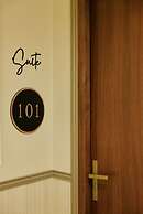 Lavie Maison Marais AC Hot Tub