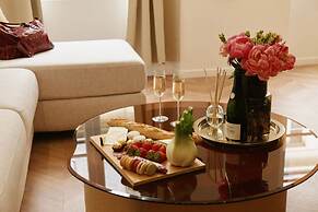 Lavie Maison Marais AC Hot Tub