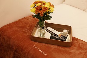 Lavie Maison Marais AC Hot Tub