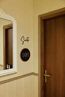 Lavie Maison Marais AC Hot Tub