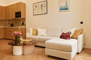 Lavie Maison Marais AC Hot Tub