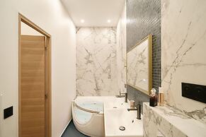 Lavie Maison Marais AC Hot Tub