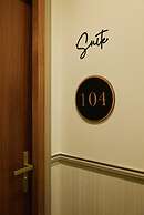 Lavie Maison Central Marais AC Hot Tub