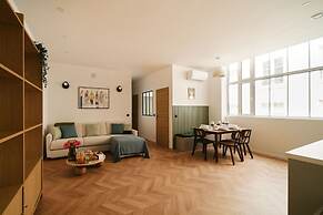 Lavie Maison Central Marais AC Hot Tub