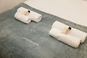 Lavie Maison Central Marais AC Hot Tub