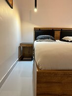 CYRUS HOTEL-HOUSE