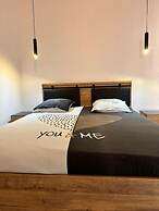 CYRUS HOTEL-HOUSE