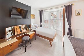 Host Stay Falcon Retreat