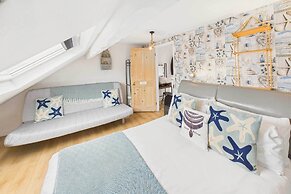 Host Stay Falcon Retreat