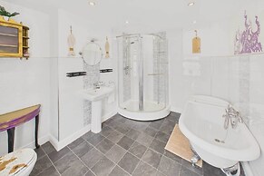 Host Stay Falcon Retreat