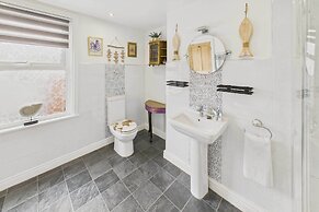 Host Stay Falcon Retreat