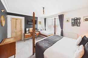 Host Stay Falcon Retreat