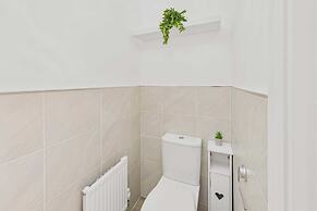 Host Stay Orient House