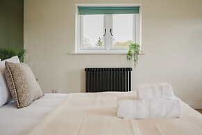 Mulberry Cottage 5BD in Wiltshire