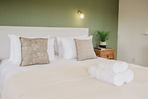 Mulberry Cottage 5BD in Wiltshire