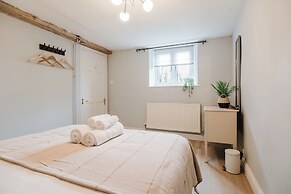 Mulberry Cottage 5BD in Wiltshire