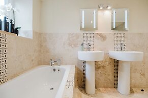 Mulberry Cottage 5BD in Wiltshire