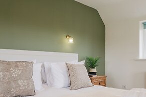 Mulberry Cottage 5BD in Wiltshire