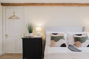 Mulberry Cottage 5BD in Wiltshire