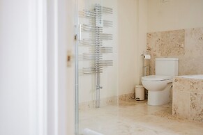 Mulberry Cottage 5BD in Wiltshire