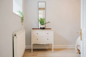 Mulberry Cottage 5BD in Wiltshire