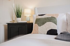 Mulberry Cottage 5BD in Wiltshire