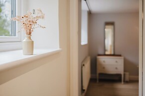 Mulberry Cottage 5BD in Wiltshire